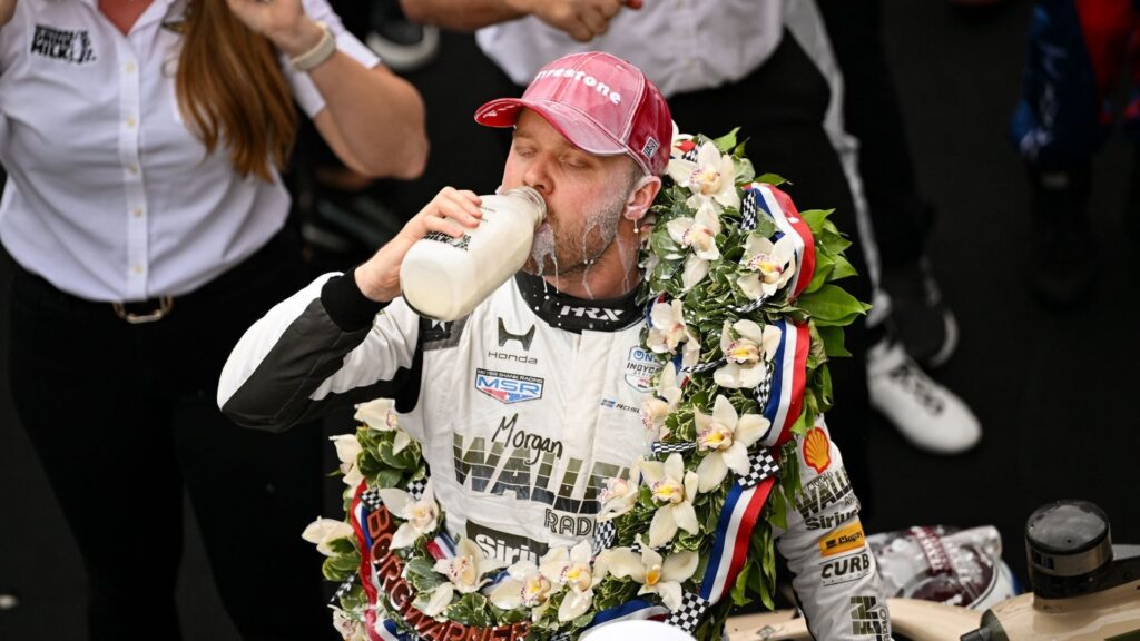 Felix Rosenqvist firar segern i Indy 500 2026 på Indianapolis Motor Speedway