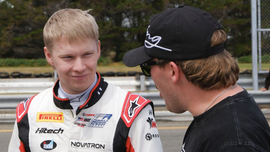 Kalle Rovanperä i depån under Toyota Formula Regional Oceania Trophy 2026