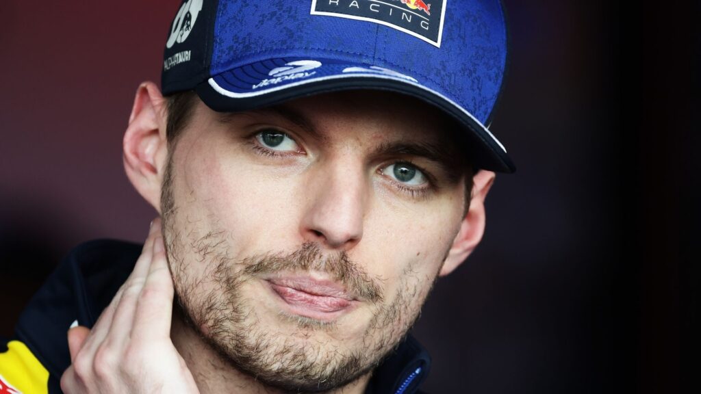 Max Verstappen i Red Bull-kläder under en Formel 1-helg