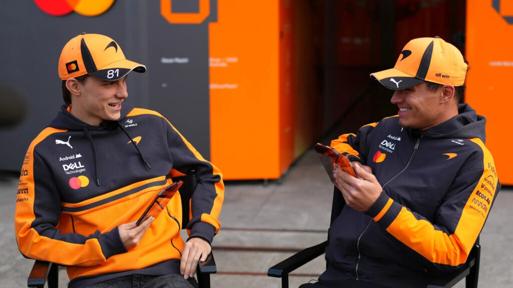 Lando Norris och Oscar Piastri från McLaren under F1 2026