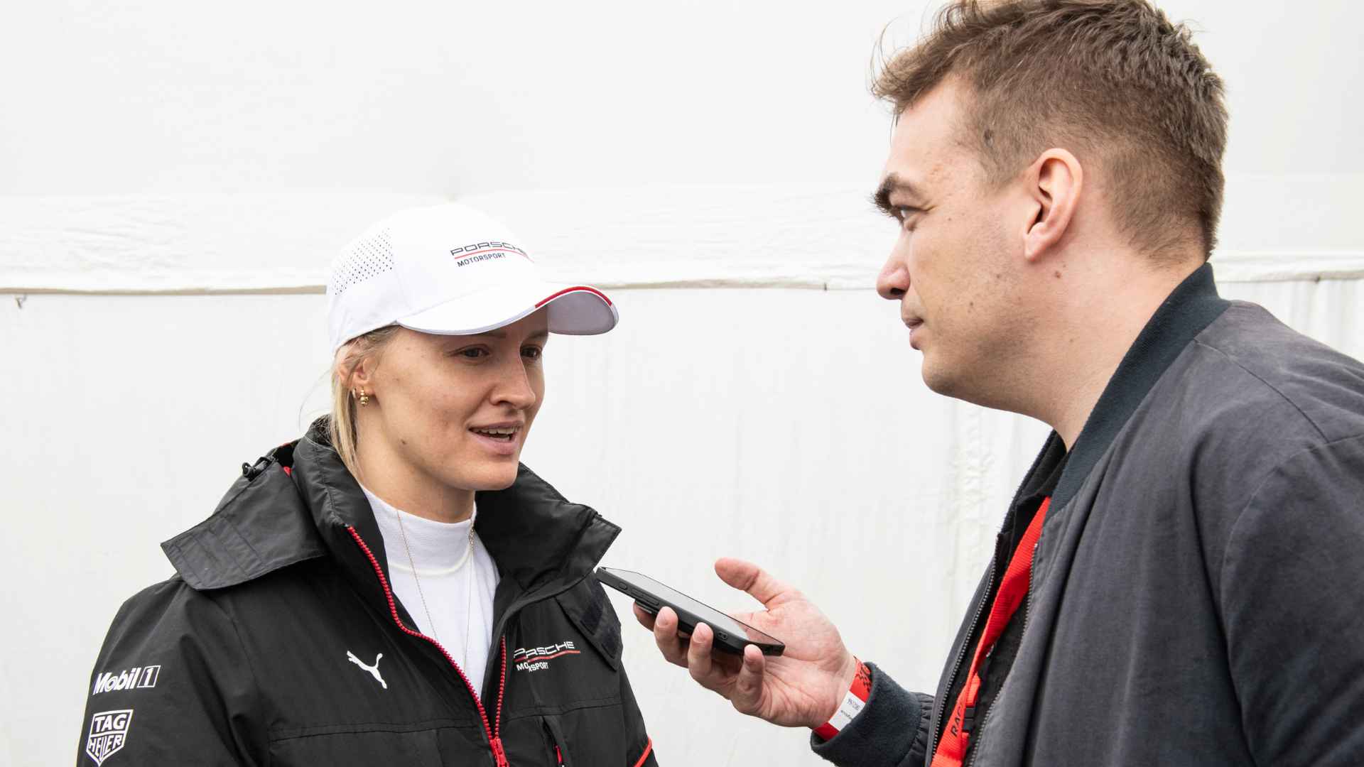 Michelle Gatting intervjuas av Christoffer Lindén på Mantorp Park.