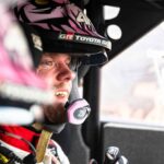 Oliver Solberg med hjälm bakom ratten i sin Toyota under rally-VM 2026
