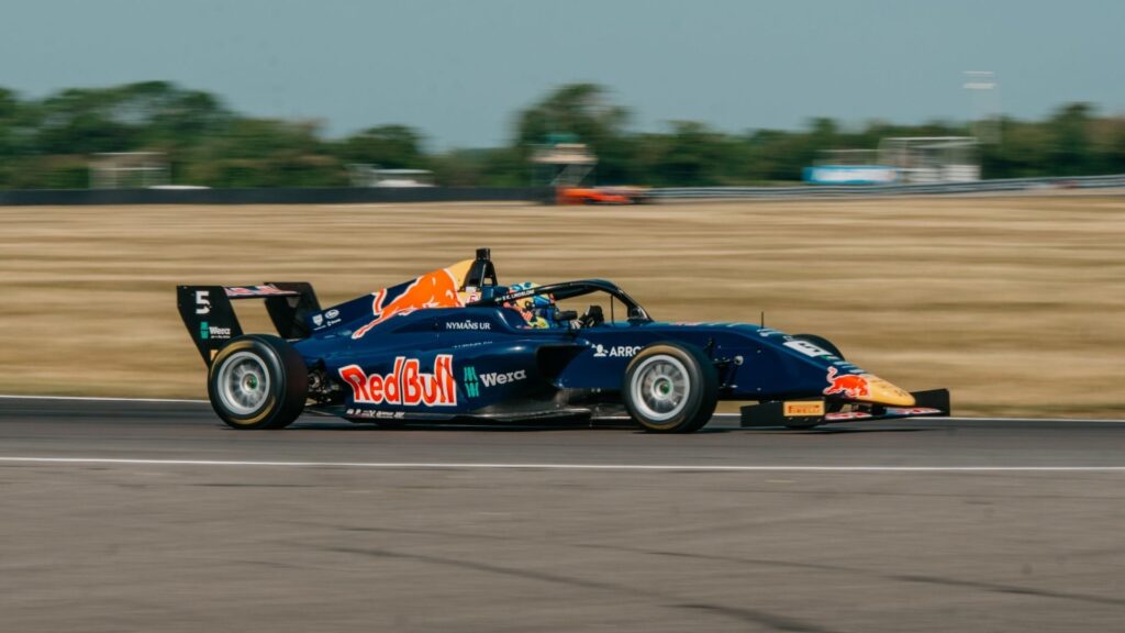 Scott Kin Lindblom under British F4-helgen på Snetterton 2026