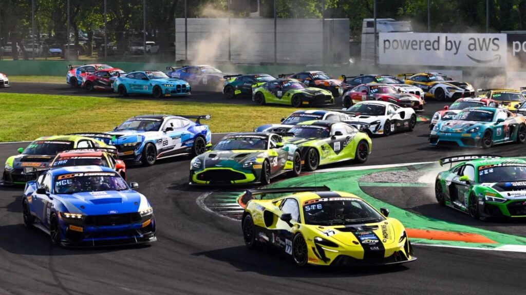 GT4-bilar tävlar på racingbana – biltypen som STCC går över till 2027