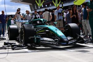 Aston Martins F1-bil i depån inför Ungerns GP 2026